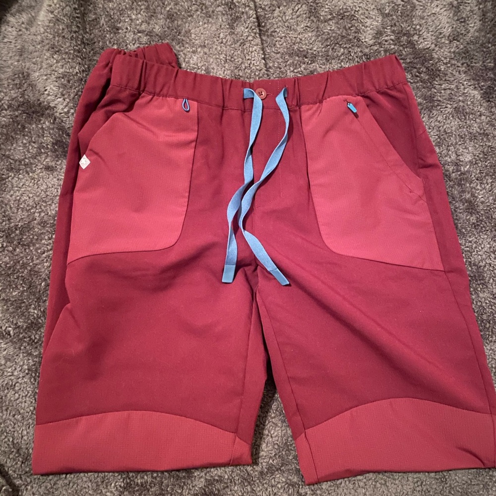 FIGSXDISNEY BURGUNDY SCRUB SET